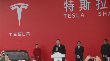 Tesla podnosi ceny samochodów i… spowalnia chińską produkcję!